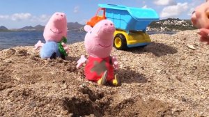 Мультфильм Свинка Пеппа из игрушек. Едем на пляж.