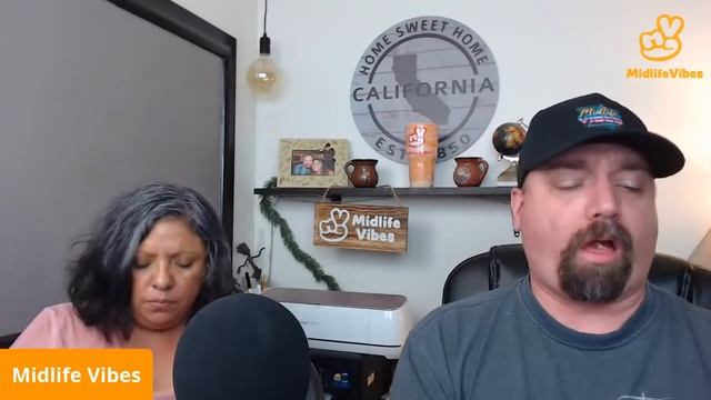 What am I EATING? Wierd Snacks || Vlogmas Day 22 смотреть онлайн