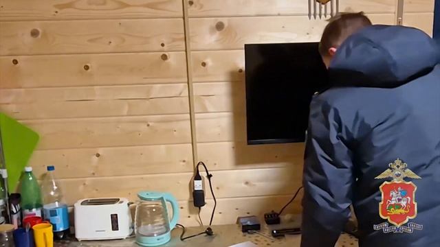 Подмосковные полицейские задержали двоих мужчин, подозреваемых в кражах из частных домовладений смотреть онлайн