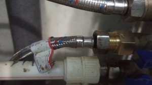 Подключение гигиенического душа и подмес горячей воды. Установка обратного клапана. #сантехника