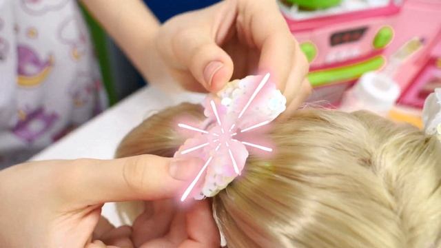 Прическа и маникюр для Беби Бон Эмили! Игры КАК МАМА в салоне красоты смотреть онлайн