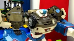 Роботы Трансформеры Оптимус Прайм и Бамблби соревнуются с Тоботами! Видео про игрушки Автомастерская