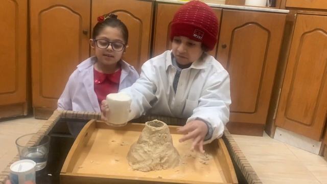 How to do volcano eruption experiment| Baking soda and vinegar volcano смотреть онлайн