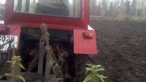 Т 25 с самодельным плугом 3-30 в работе. Часть 2.