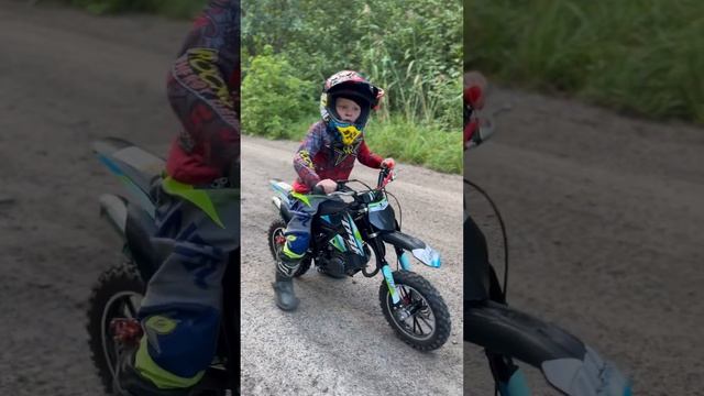Ребенок на мотоцикле. Как? С чего начать? Обучение детей с 5 лет питбайк. #motokurort #shorts #short смотреть онлайн