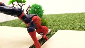 Супергерои: Человек Паук против Стервятника: антигравитация в городе.