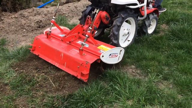 Yanmar UP2 4x4 japoński traktorek do zrywania darni, trawnika смотреть онлайн