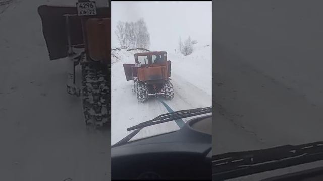 Т-4 тянет фуру весом под 50 тонн смотреть онлайн