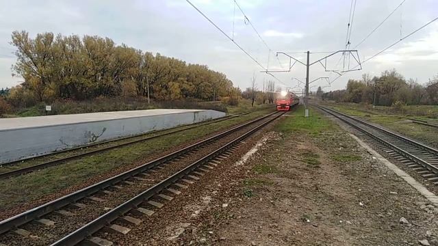 Электропоезд ЭТ2М-084 на станции Александровская смотреть онлайн