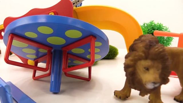 Супергерои: Джокер превратил жителей в животных мутантов!