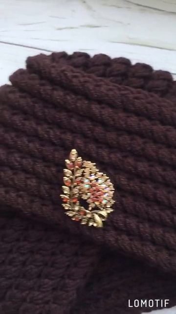 Чалма с брошью