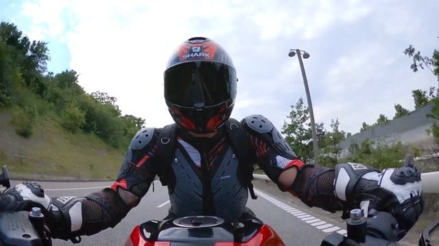 BEDSTE hjelm til PRISEN!? (Shark Spartan GT) смотреть онлайн