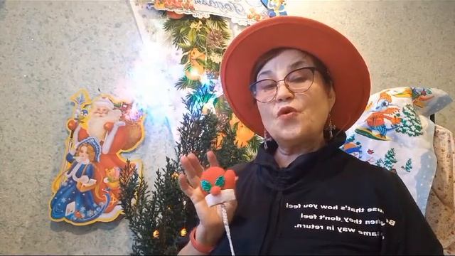 И снова Бог в плаще Деда Мороза...... Стих смотреть онлайн