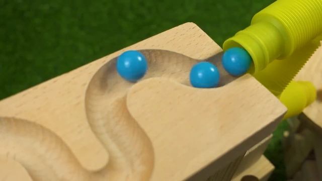 マーブルランレースASMR ☆ 小さな大工さん 長い長い階段を使ったオリジナルマーブルコース♪ смотреть онлайн