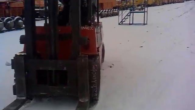 Дрифт на погрузчике.mp4 смотреть онлайн