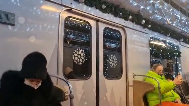 салон новогоднего поезда Ёж3 смотреть онлайн