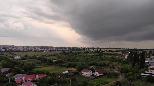 На улице дождик проливной,а в доме тепло и уютно,а ещё удалось искупать Степу. смотреть онлайн