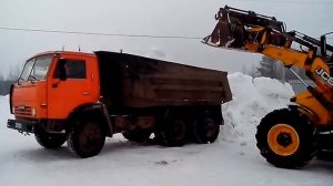 Погрузка снега JCB