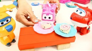 Кафе на Дереве - Маквин и тачки - видео с игрушками.