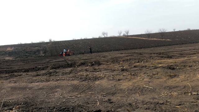 Посів Моркви Саморобним міні трактором смотреть онлайн