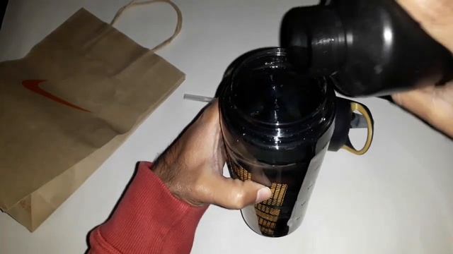 Nike TR Hypercharge Water Bottle смотреть онлайн