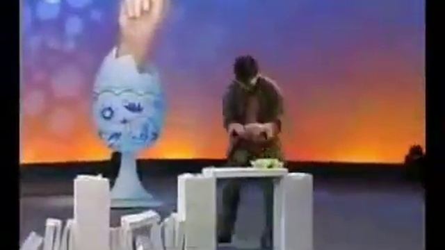 Jackie Chan Breaks 12 Cement Blocks without Breaking the Egg in his Hand смотреть онлайн