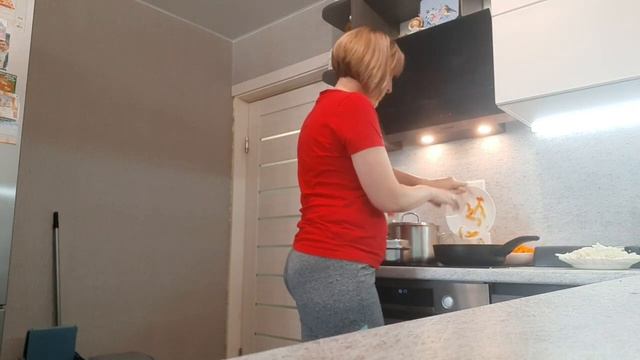 Обновила стрижку💇♀️Готовимся к школе🎒Рецепт фунчозы🍜Вместо утюга мои руки🙃