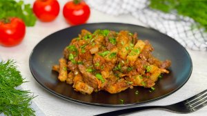 Мясо с картошкой в сковороде. Вкусно так, что оторваться невозможно