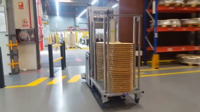 AGV Pallet Mover Laser guided by ARTISTERIL смотреть онлайн