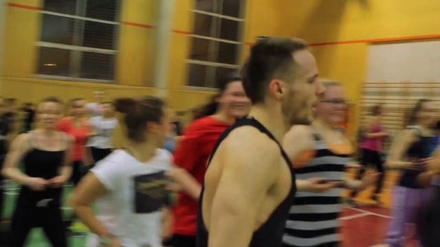 Live Zumba® Fitness - Gyal Time Now - Cotygodniowe darmowe zajęcia смотреть онлайн