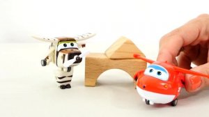 Игрушки самолеты. Развивающее видео про цвета с Super Wings