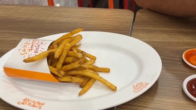 Один день отпуска в Ханое. Вид на Вьетнам с 65 этажа, тусовочная улица, музей и город ✨ смотреть онлайн