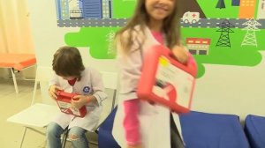 Монстер Хай, Маша (Капуки Кануки) и Адриан в Мастерславле. Видео про игрушки и больничку