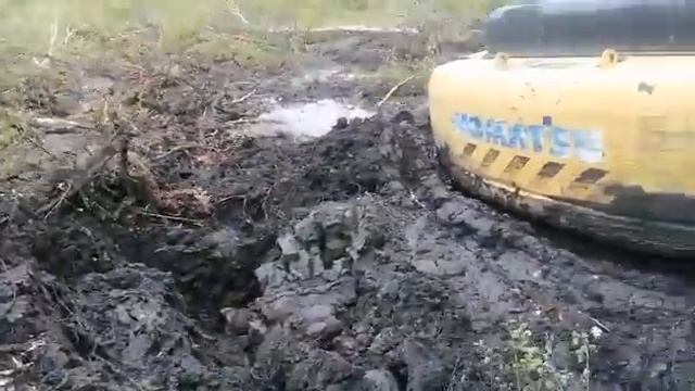 Komatsu pc300 увяз в болоте