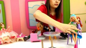 Одежда для Барби. Кукла Барби принцесса - пацанка. Игра в куклы для девочек
