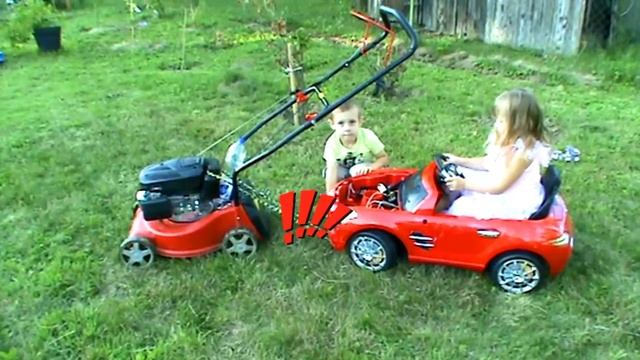 Veronica broke mercedes and Fabian repairs it.У Вероники сломался мерцедес и Фабиан его чинит. смотреть онлайн