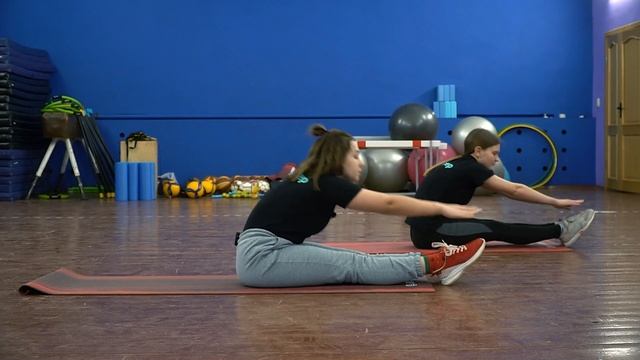 Обучающие спортивные мастер-классы для занятий  фитнесом с семьей дома. Упражнение №6