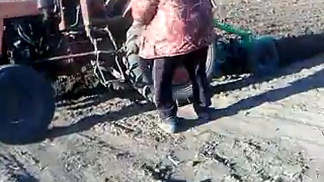 вспашка т25 плуг бомет