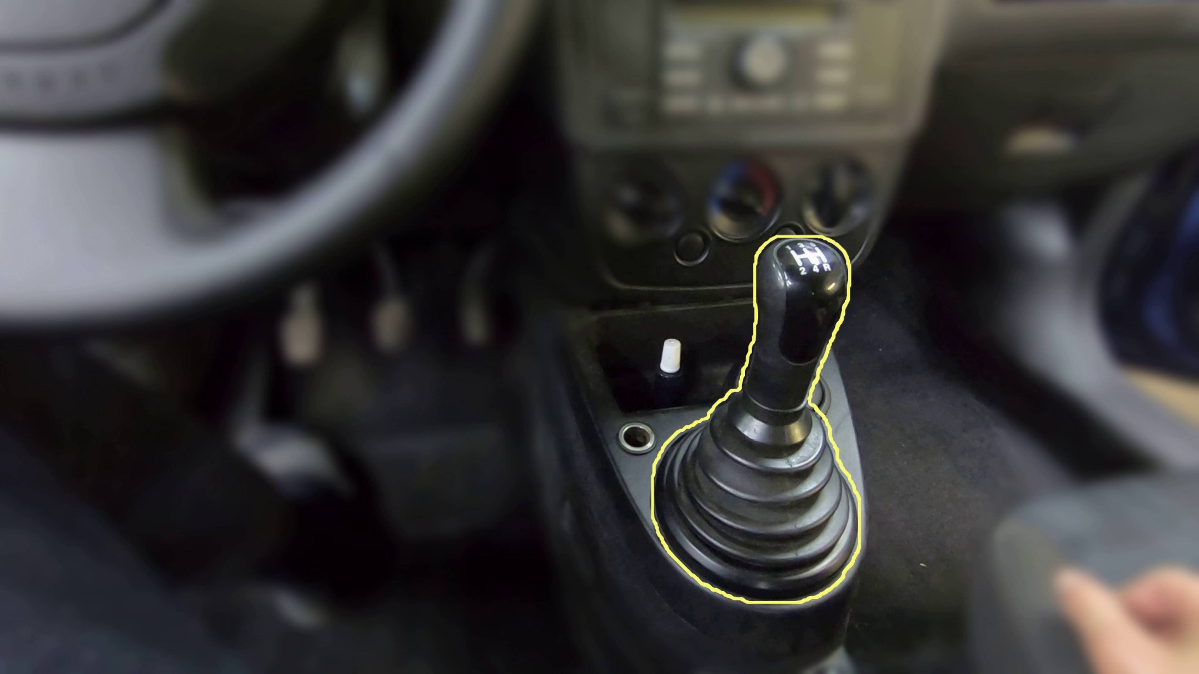 Ручку МКПП почти не сдвинуть с места смотреть онлайн