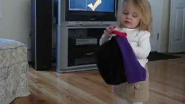 Little Girl Dancing to Half-Life Portal End Song смотреть онлайн