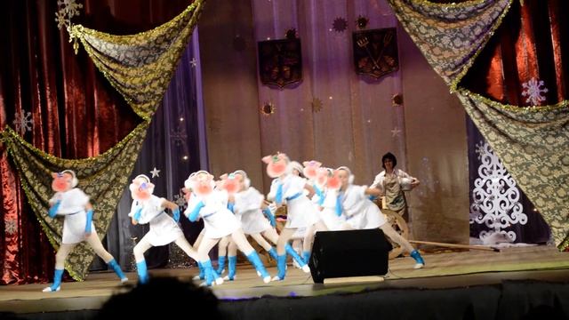 Шар упал на танцоров © NK-TV.NET смотреть онлайн