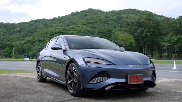 รีวิว BYD Seal ขับดีเกินที่คาด 0-100 ใน 3.8 วิ วิ่งไกลสุด 650 กม. เริ่มต้น 1.325 ลบ. มีตลาดแตก смотреть онлайн