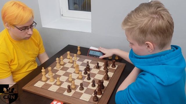 E. Kanev (1811) vs M. Zhuravlev (1528). Chess Fight Night. CFN. Blitz смотреть онлайн