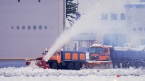 Капуки машины – Снегоуборщик ❄️ Веселые видео про машинки для малышей