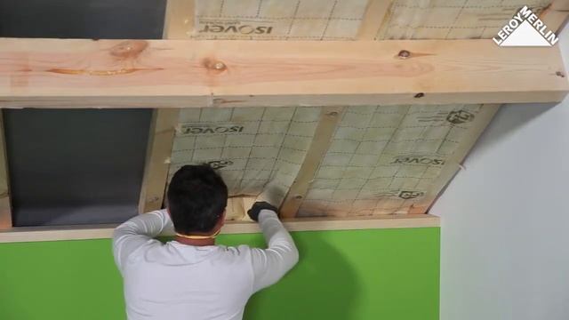Installing a Layer of Thin Insulating Material in a Loft Conversion смотреть онлайн