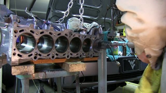 Cylinder Honing Deglazing (Part 35) - BMW 2004 325 XI Engine Rebuild смотреть онлайн