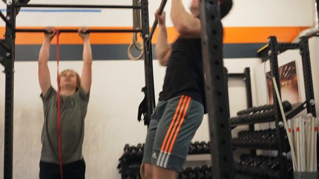 A Foundation in CrossFit Brings "Dramatic Changes" for Kids and Teens at CrossFit Roots смотреть онлайн