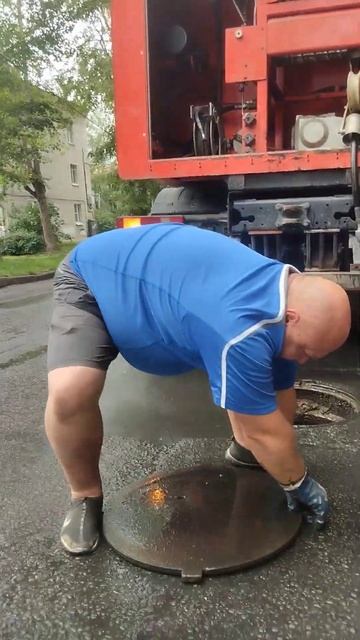 У Макса своя технология закрывать колодце смотреть онлайн