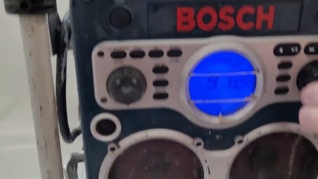 Bosch power box PB10-CD Jobsite Radio & Outlet work (CD player don't work) (SOLD ON ON EBAY) смотреть онлайн
