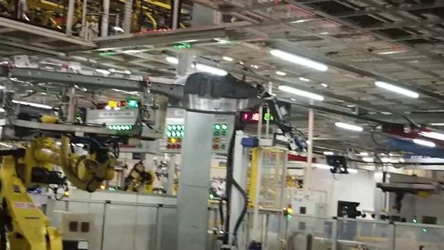 Роботы вертят детали смотреть онлайн